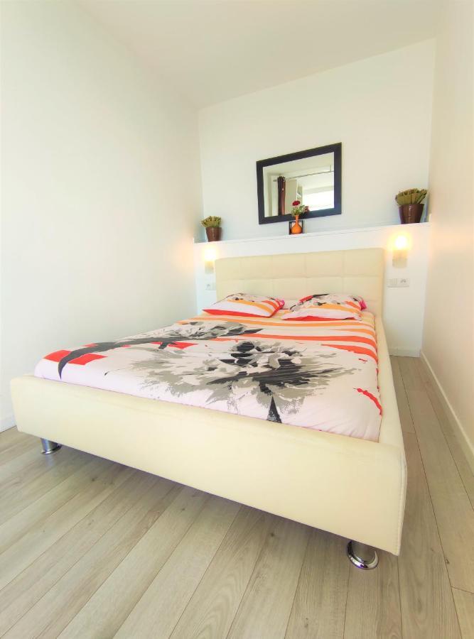 6 Appartements Et 4 Adresses A Mi-Chemin Entre Le Vieux Port Et L Ile De Re ลาโรแชล ภายนอก รูปภาพ