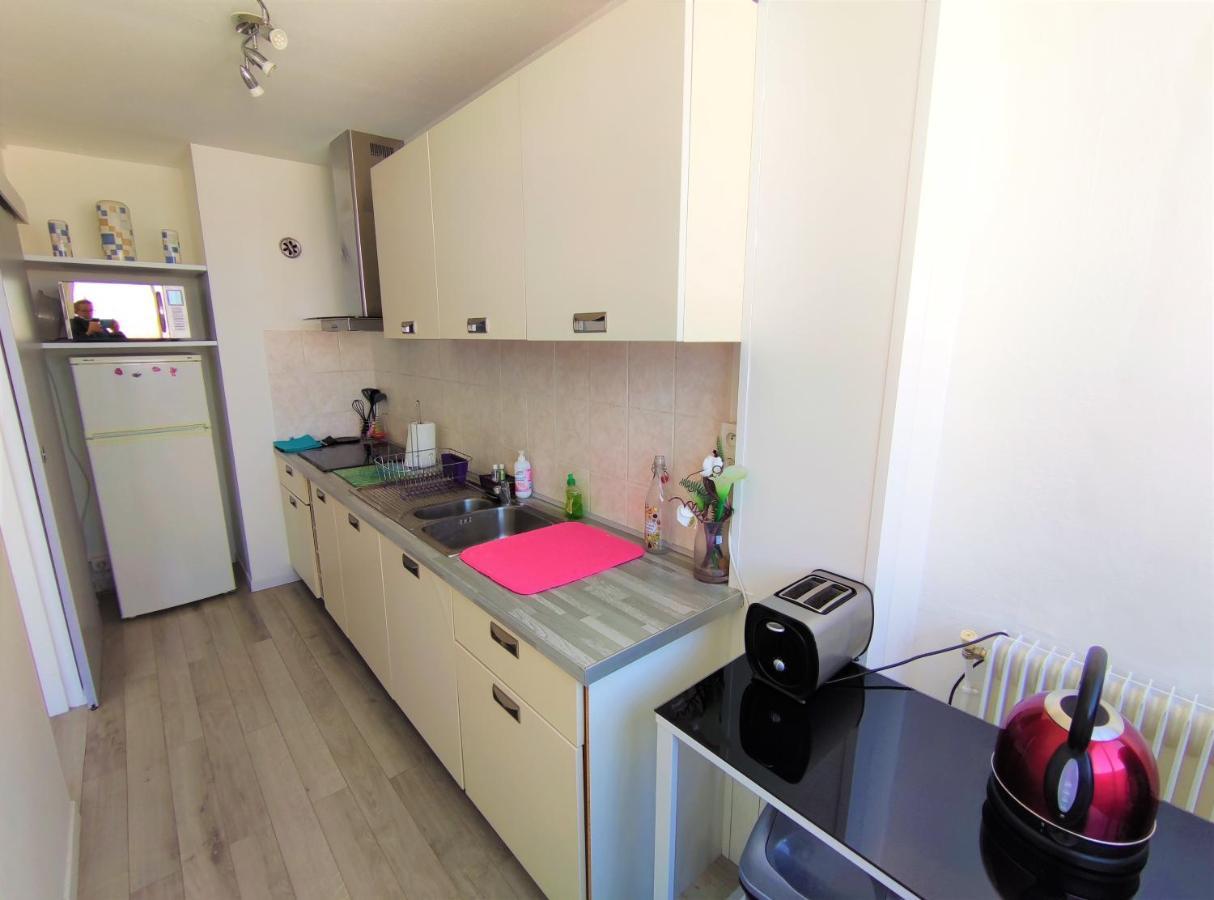 6 Appartements Et 4 Adresses A Mi-Chemin Entre Le Vieux Port Et L Ile De Re ลาโรแชล ภายนอก รูปภาพ