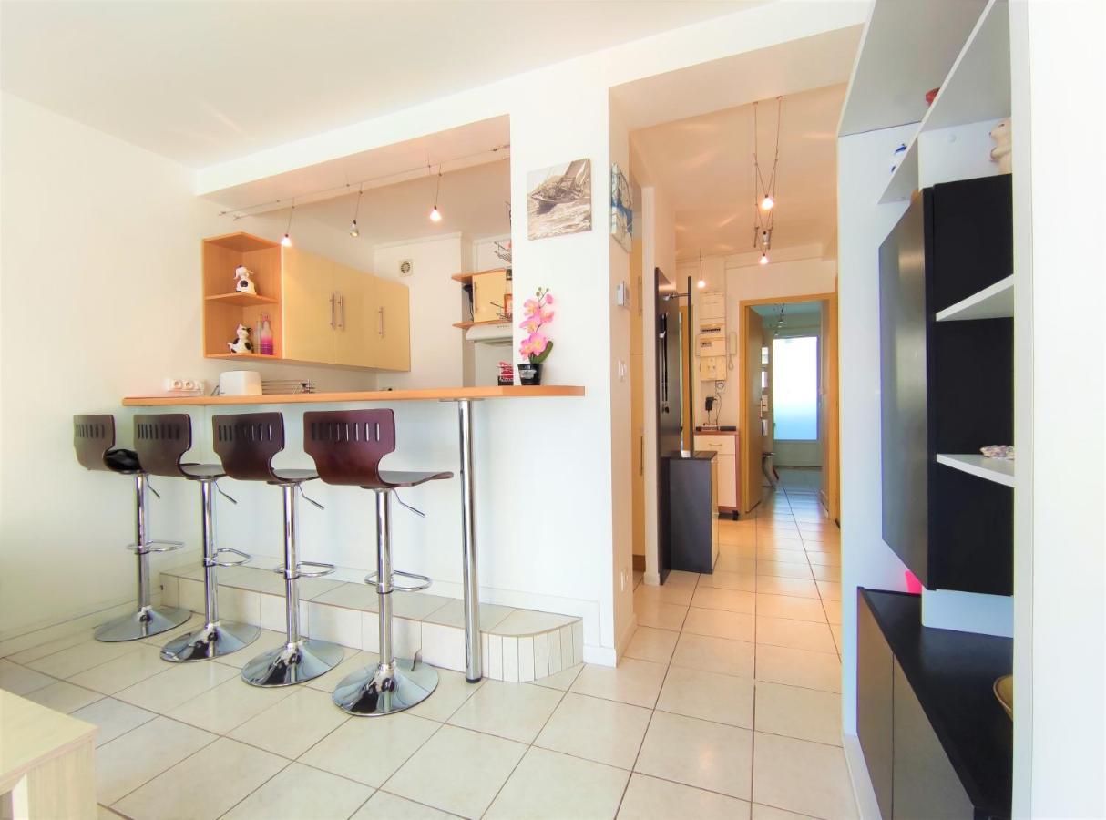 6 Appartements Et 4 Adresses A Mi-Chemin Entre Le Vieux Port Et L Ile De Re ลาโรแชล ภายนอก รูปภาพ