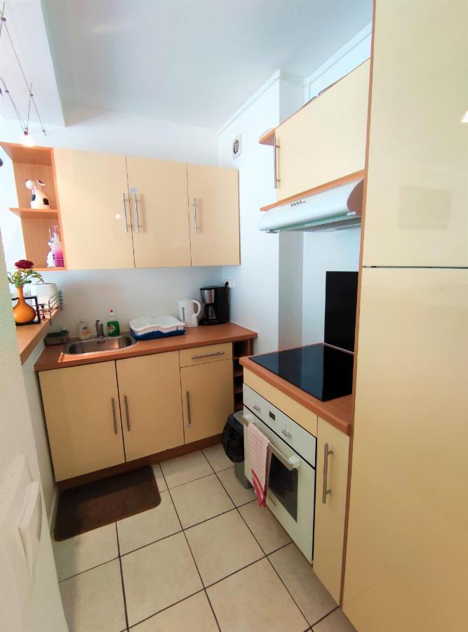 6 Appartements Et 4 Adresses A Mi-Chemin Entre Le Vieux Port Et L Ile De Re ลาโรแชล ภายนอก รูปภาพ