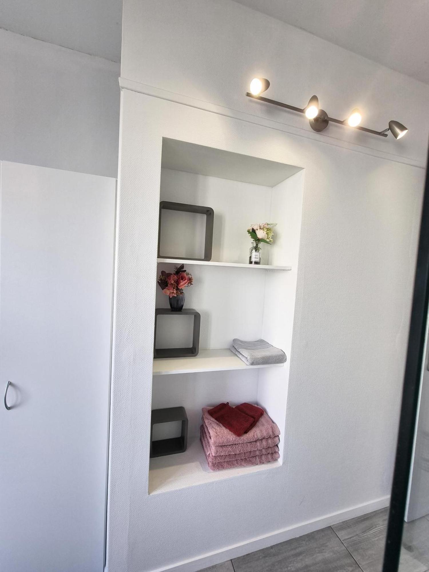 6 Appartements Et 4 Adresses A Mi-Chemin Entre Le Vieux Port Et L Ile De Re ลาโรแชล ภายนอก รูปภาพ